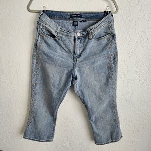 Bandolino Womens Paisley Embroidered Capri jeans